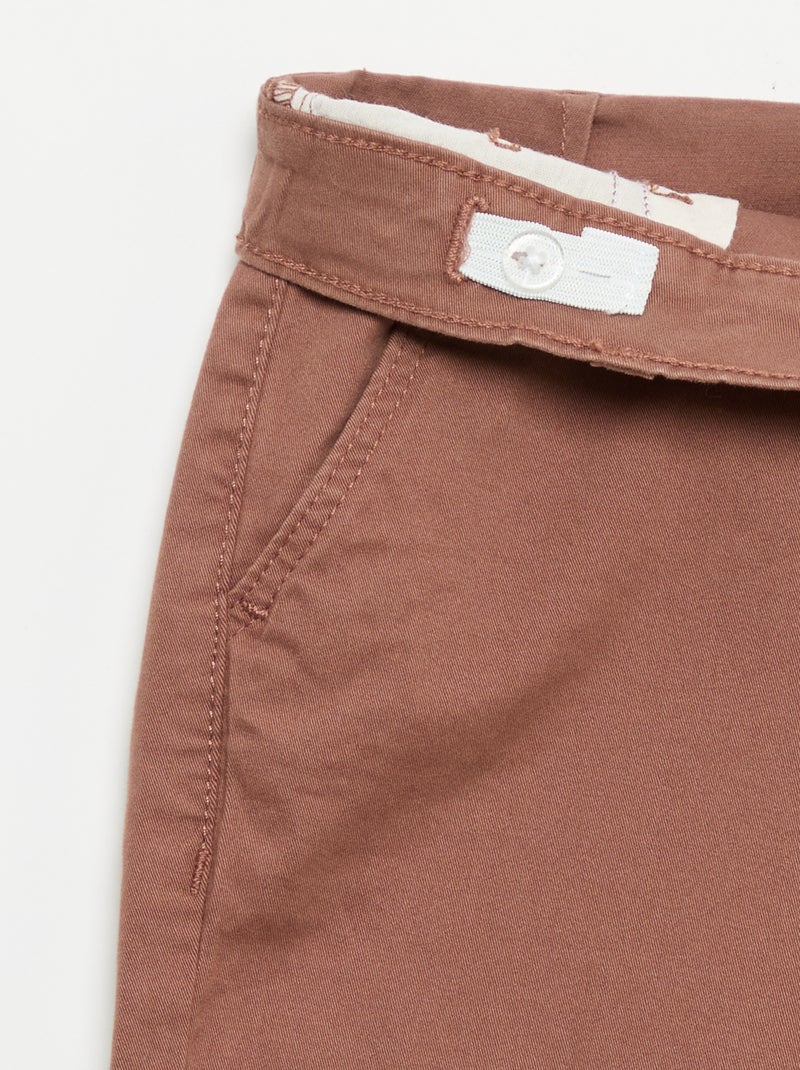 Pantaloni chino slim Marrone - Kiabi