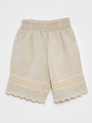 Pantaloni con dettagli ricamati e in macramé
