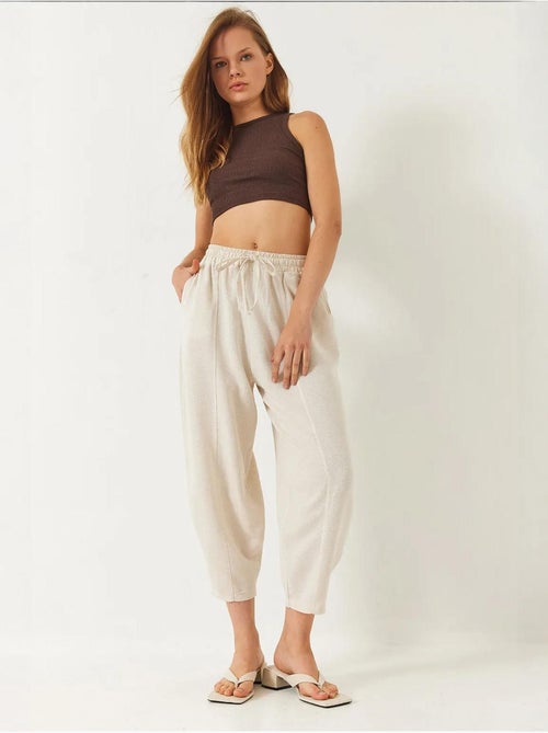 Pantaloni con elastico in vita e cavallo basso e dettaglio tasca lucci - Kiabi Pantaloni con elastico in vita e cavallo basso e dettaglio tasca lucci - Kiabi