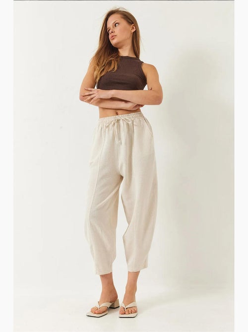 Pantaloni con elastico in vita e cavallo basso e dettaglio tasca lucci - Kiabi Pantaloni con elastico in vita e cavallo basso e dettaglio tasca lucci - Kiabi