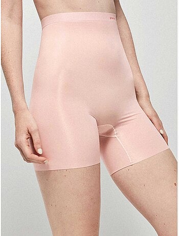 Pantaloni con rifiniture termofuse e taglio laser