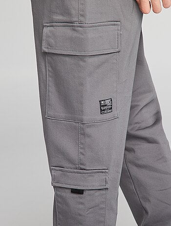 Pantaloni con tasche laterali