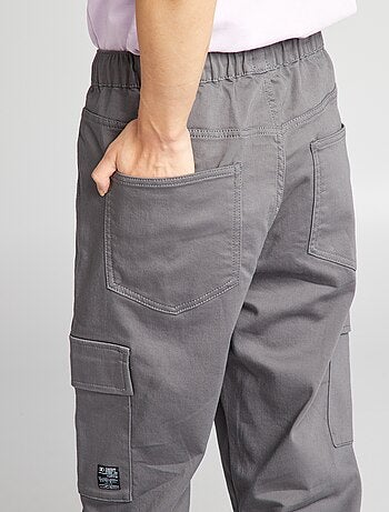 Pantaloni con tasche laterali