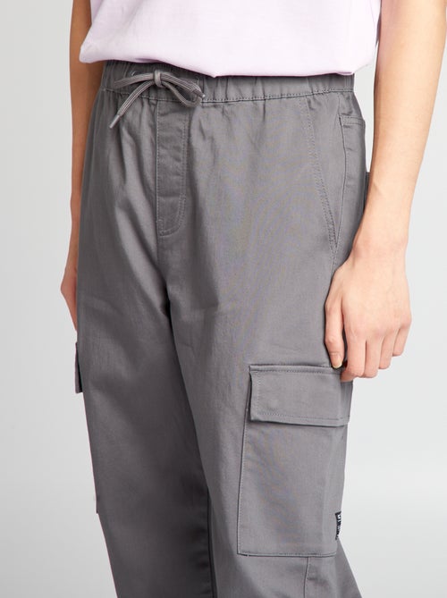 Pantaloni con tasche laterali - Kiabi