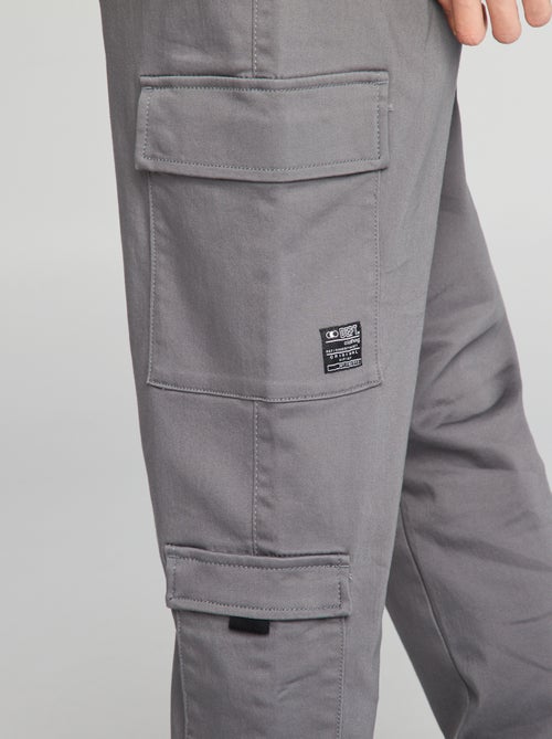 Pantaloni con tasche laterali - Kiabi