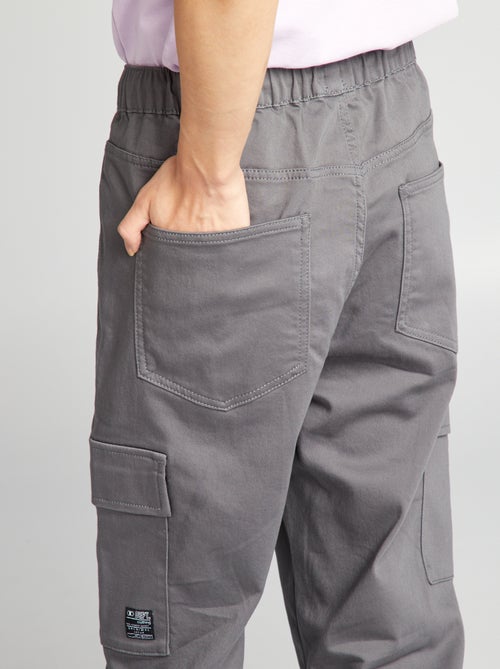 Pantaloni con tasche laterali - Kiabi