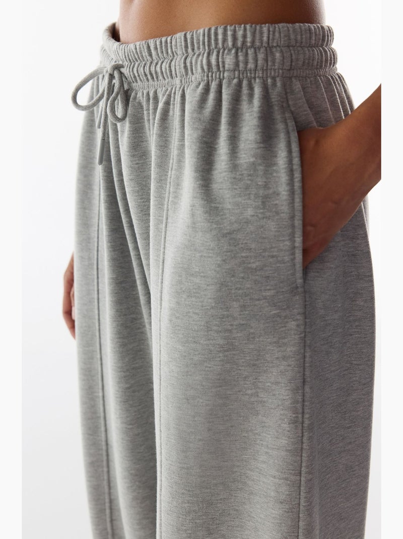 Pantaloni da tuta a taglio balloon, garzati, con dettagli di cucitura penti Grigio chiaro - Kiabi