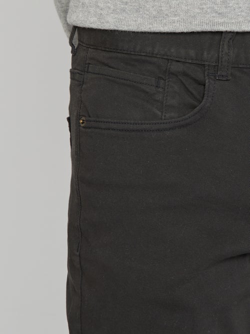 Pantaloni da uomo slim fit a 5 tasche - Kiabi Pantaloni da uomo slim fit a 5 tasche - Kiabi