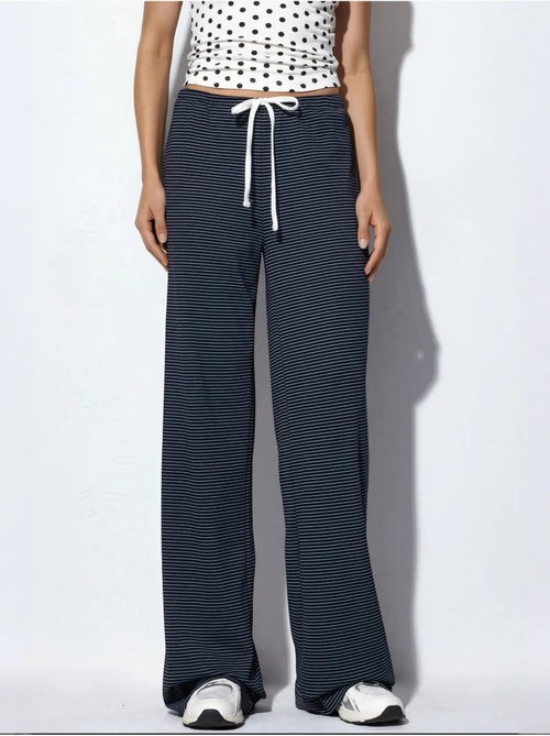Pantaloni della tuta a righe a gamba dritta busem - Kiabi Pantaloni della tuta a righe a gamba dritta busem - Kiabi