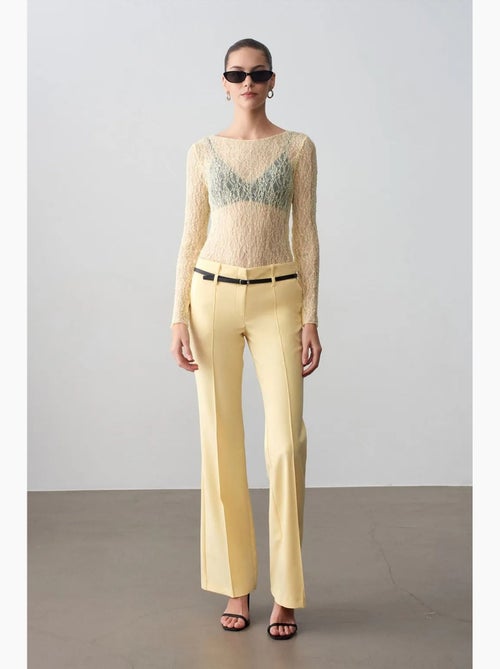 Pantaloni dritti in crêpe con cintura dilvin - Kiabi Pantaloni dritti in crêpe con cintura dilvin - Kiabi