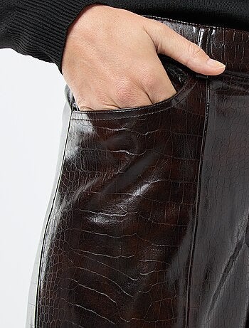 Pantaloni dritti in similpelle effetto 'pelle di serpente'