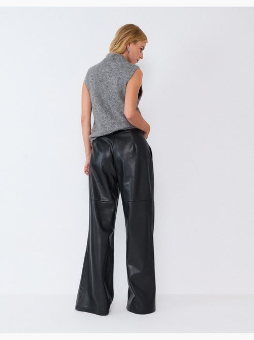 Pantaloni effetto pelle, mo fashion - Kiabi Pantaloni effetto pelle, mo fashion - Kiabi