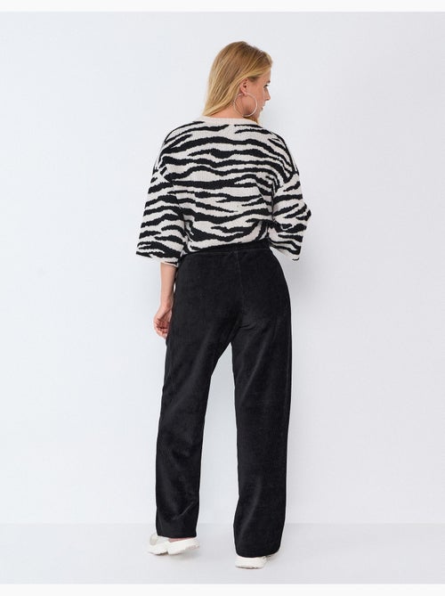 Pantaloni effetto velluto a coste, mo fashion - Kiabi Pantaloni effetto velluto a coste, mo fashion - Kiabi
