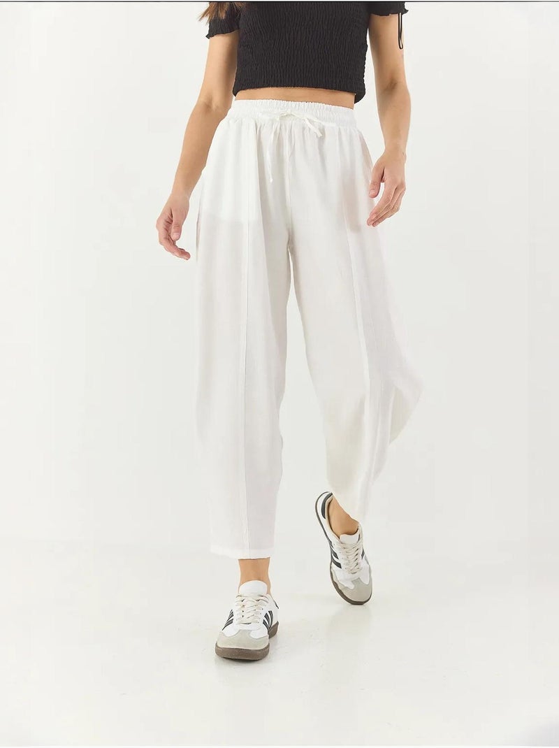 Pantaloni estivi con cintura e taglio carota e dettagli tascabili lucci Bianco - Kiabi
