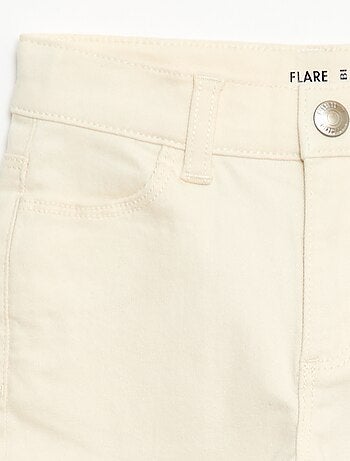 Pantaloni flare - Vestibilità più aderente