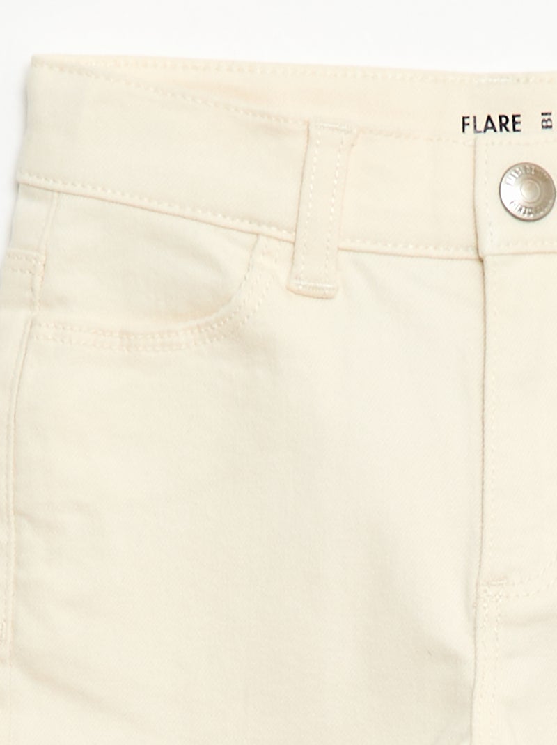 Pantaloni flare - Vestibilità più aderente Bianco - Kiabi