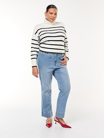 Pantaloni flare