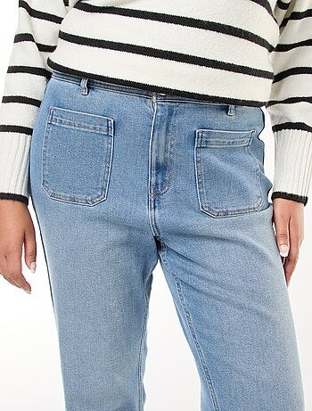 Pantaloni flare