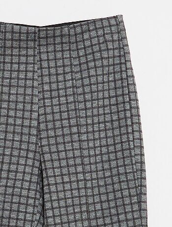 Pantaloni flare