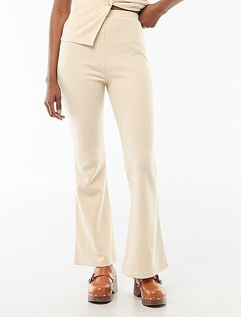Pantaloni flare in maglia effetto peluche