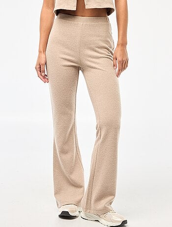 Pantaloni flare in maglia effetto peluche