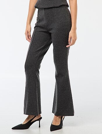 Pantaloni flare in maglia tinta unita
