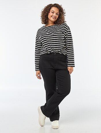 Pantaloni flare