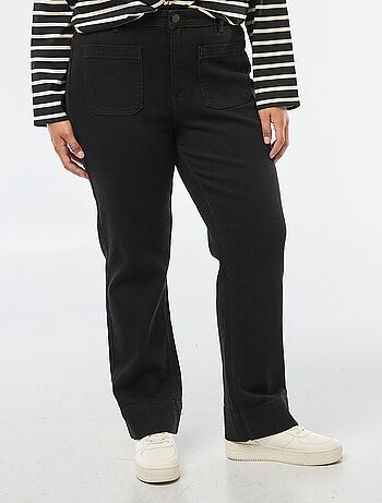 Pantaloni flare
