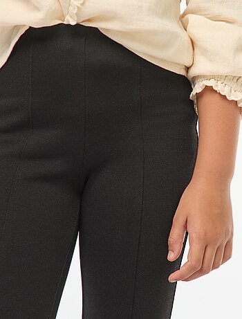 Pantaloni flare