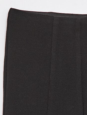 Pantaloni flare