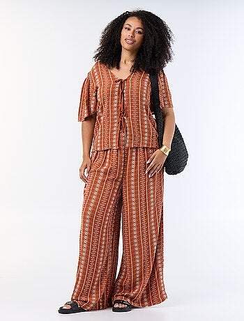 Pantaloni fluidi con ricami