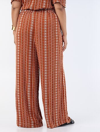 Pantaloni fluidi con ricami