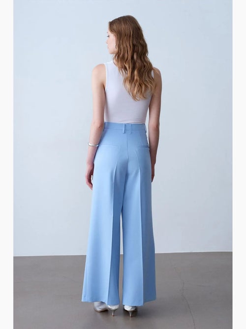 Pantaloni in crêpe a gamba ampia a vita alta dilvin - Kiabi Pantaloni in crêpe a gamba ampia a vita alta dilvin - Kiabi