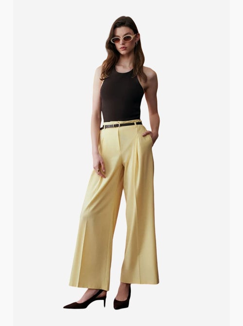 Pantaloni in crêpe a gamba ampia con cintura da donna dilvin - Kiabi Pantaloni in crêpe a gamba ampia con cintura da donna dilvin - Kiabi