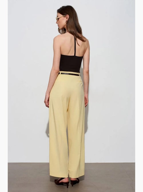 Pantaloni in crêpe a gamba ampia con cintura da donna dilvin - Kiabi Pantaloni in crêpe a gamba ampia con cintura da donna dilvin - Kiabi