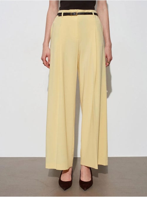 Pantaloni in crêpe a gamba ampia con cintura da donna dilvin - Kiabi Pantaloni in crêpe a gamba ampia con cintura da donna dilvin - Kiabi