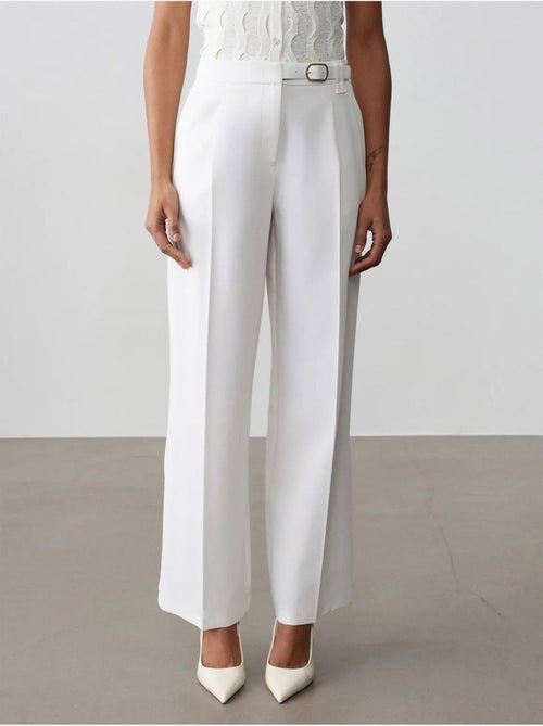 Pantaloni in crêpe a gamba ampia con cintura dilvin - Kiabi Pantaloni in crêpe a gamba ampia con cintura dilvin - Kiabi