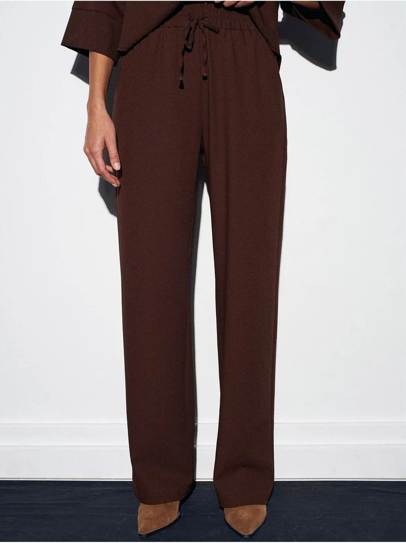 Pantaloni in crêpe a gamba ampia da donna Marrone cioccolato - Kiabi