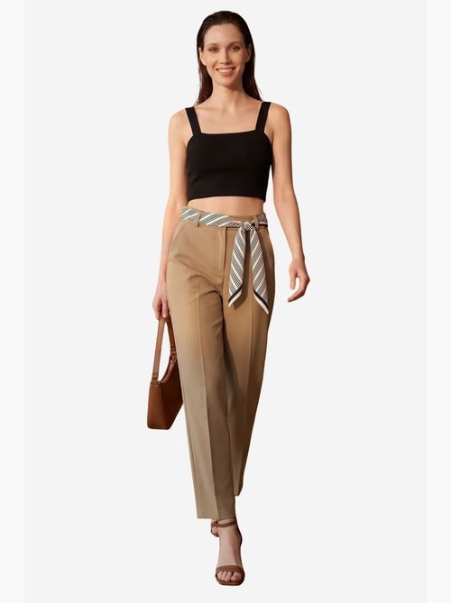Pantaloni in crêpe a gamba dritta a vita alta con cintura my fashion - Kiabi Pantaloni in crêpe a gamba dritta a vita alta con cintura my fashion - Kiabi