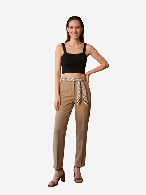 Pantaloni in crêpe a gamba dritta a vita alta con cintura my fashion - Kiabi Pantaloni in crêpe a gamba dritta a vita alta con cintura my fashion - Kiabi