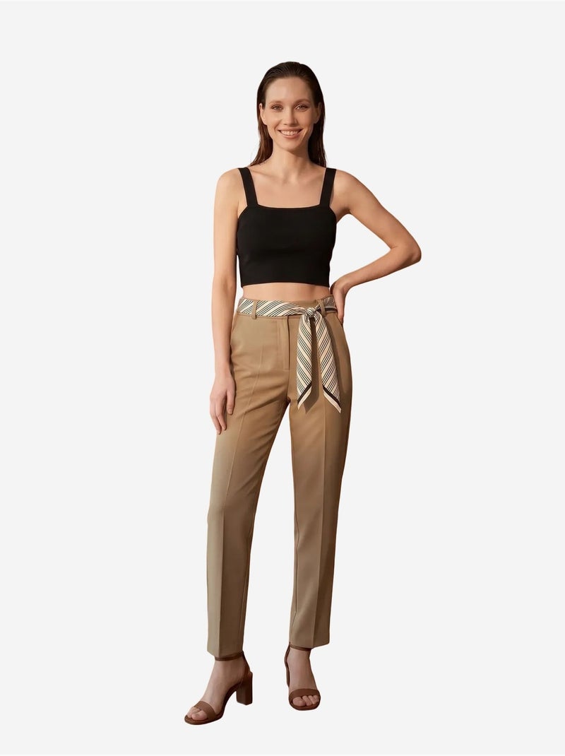Pantaloni in crêpe a gamba dritta a vita alta con cintura my fashion Grège - Kiabi