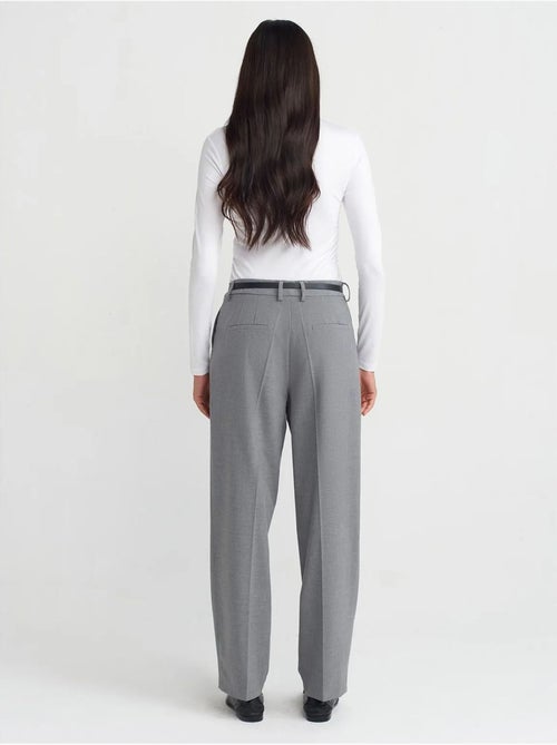 Pantaloni in crêpe a gamba dritta con cintura dilvin - Kiabi Pantaloni in crêpe a gamba dritta con cintura dilvin - Kiabi