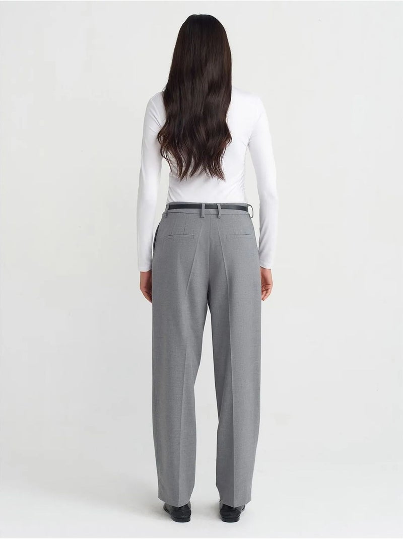 Pantaloni in crêpe a gamba dritta con cintura dilvin Grigio - Kiabi