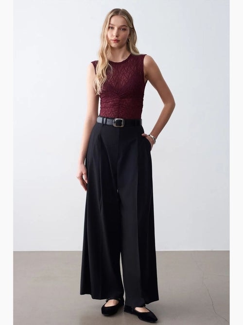 Pantaloni in crêpe a vita alta a gamba ampia da donna dilvin - Kiabi Pantaloni in crêpe a vita alta a gamba ampia da donna dilvin - Kiabi