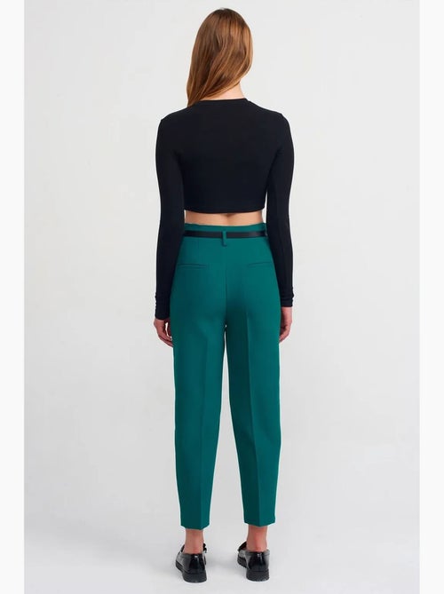 Pantaloni in crêpe a vita alta a gamba dritta con cintura dilvin - Kiabi Pantaloni in crêpe a vita alta a gamba dritta con cintura dilvin - Kiabi