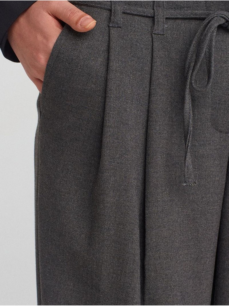 Pantaloni in crêpe plissettati a gamba ampia dilvin Grigio nero - Kiabi