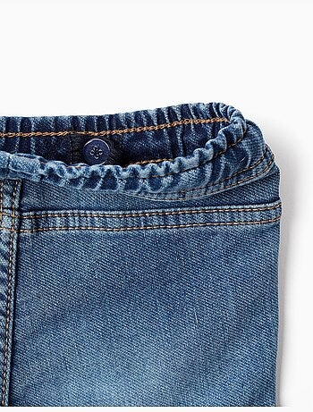 Pantaloni in denim a straight fit con tasche cargo