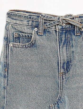 Pantaloni in denim taglio barrel con cintura