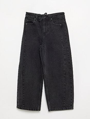 Pantaloni in denim taglio barrel con cintura