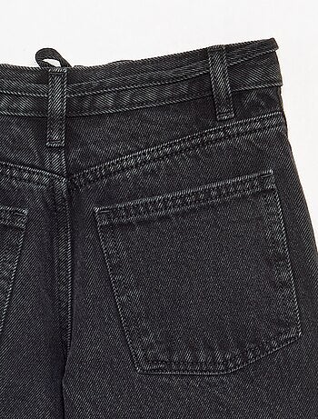 Pantaloni in denim taglio barrel con cintura